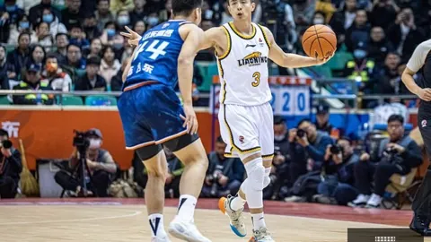 曼联喜提22岁潜力股曼城门前遇神将，续约疑云重重